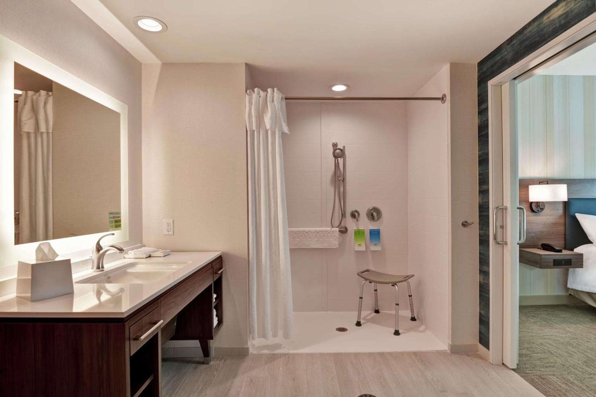 Home2 By Hilton Quad Cities Hotel 3*